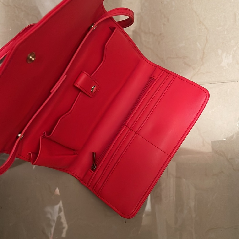 Red purse - Picture 2 of 2
